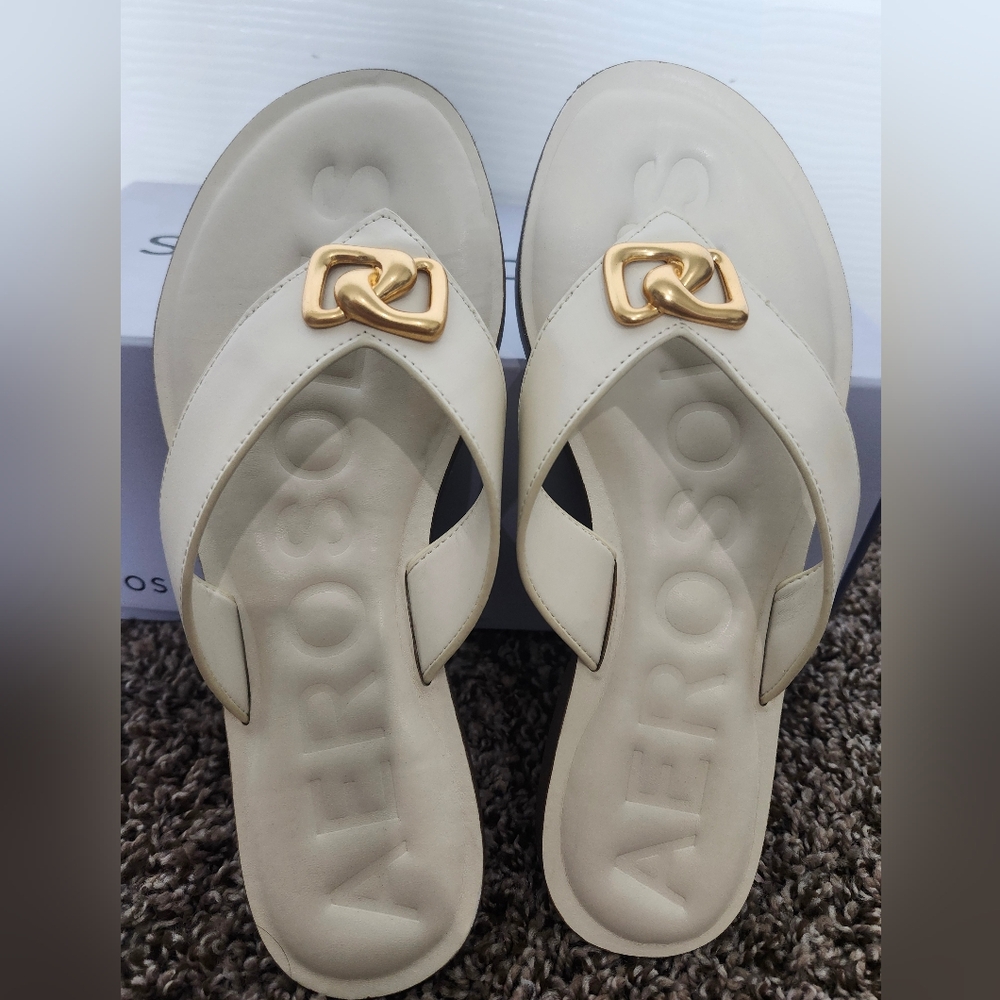 Women's Aerosoles GEMA Size 8.5  Flip Flop Sandals  Eggshell Color New In Box